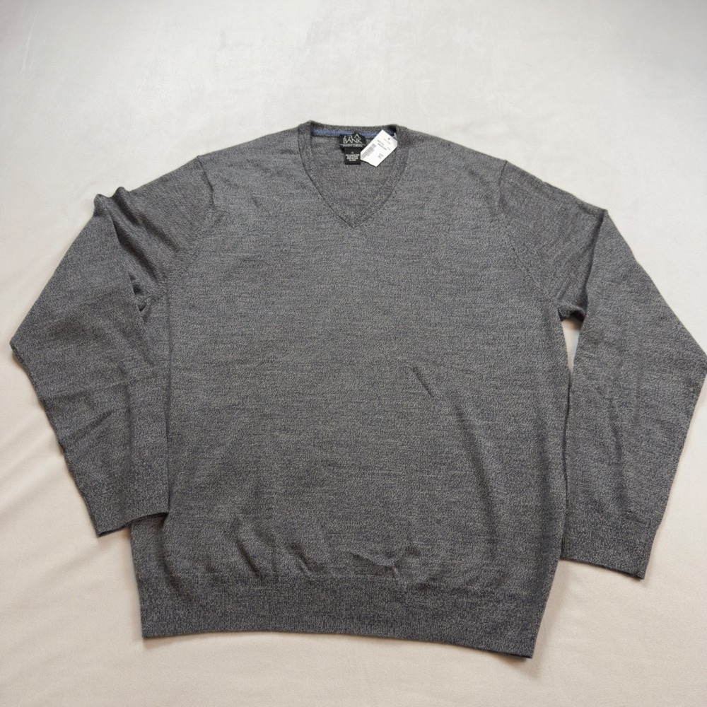 Jos A Bank Travelers Collection Mens XL Gray 100% Merino Wool V-Neck Sweater NWT
